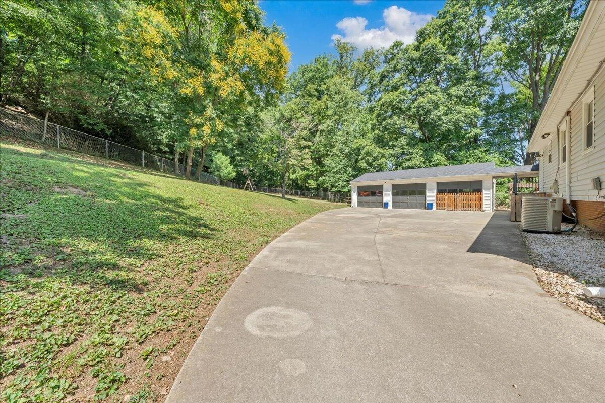1901 Brookfield DR - Photo 38
