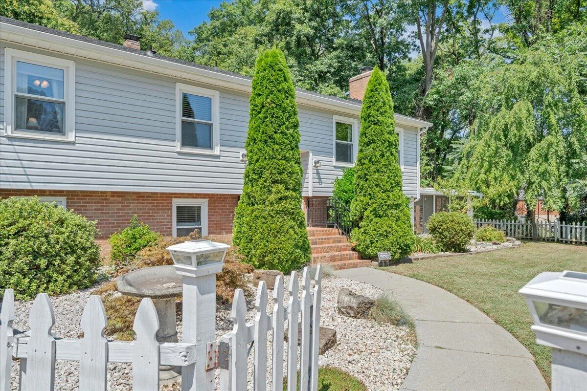 1901 Brookfield DR - Photo 5