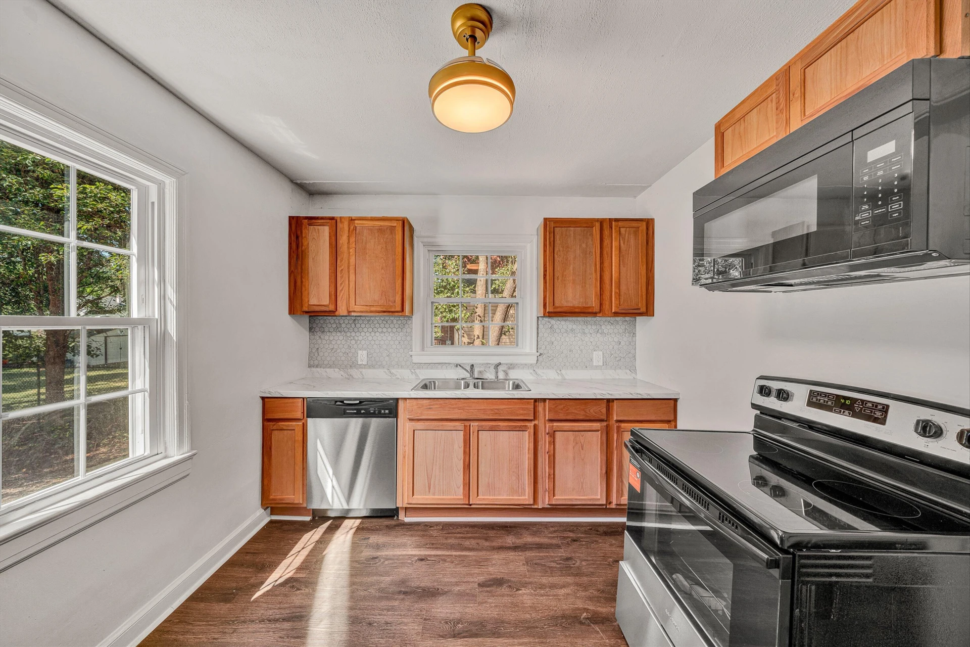 2610 Vancouver DR NW - Photo 11