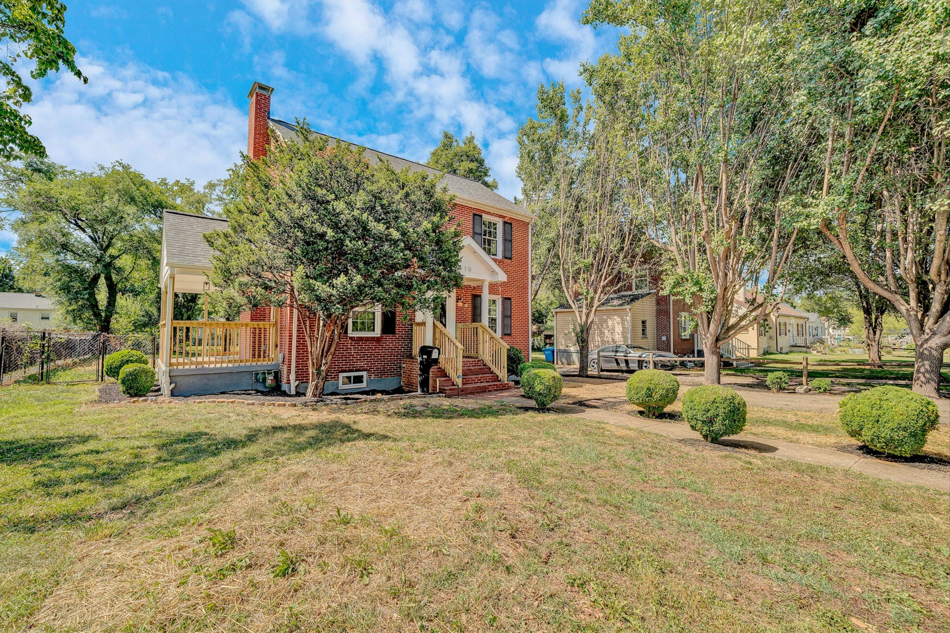 2610 Vancouver DR NW - Photo 3