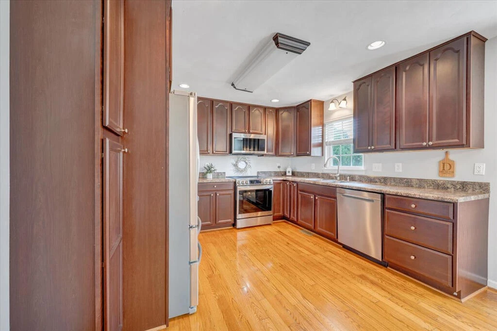 1138 Fallview DR - Photo 13