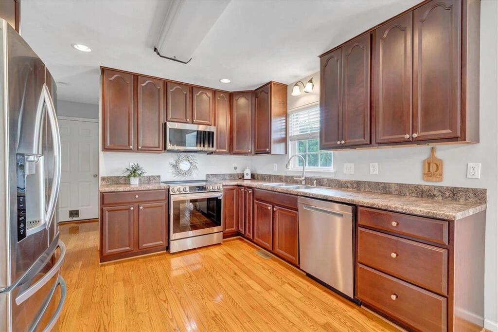 1138 Fallview DR - Photo 14