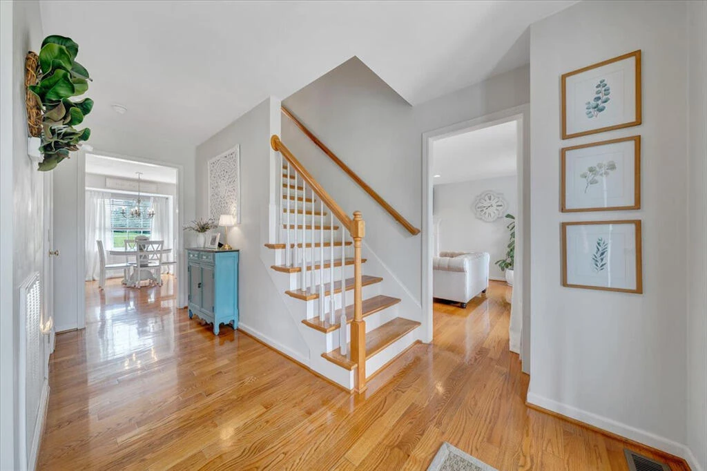 1138 Fallview DR - Photo 3