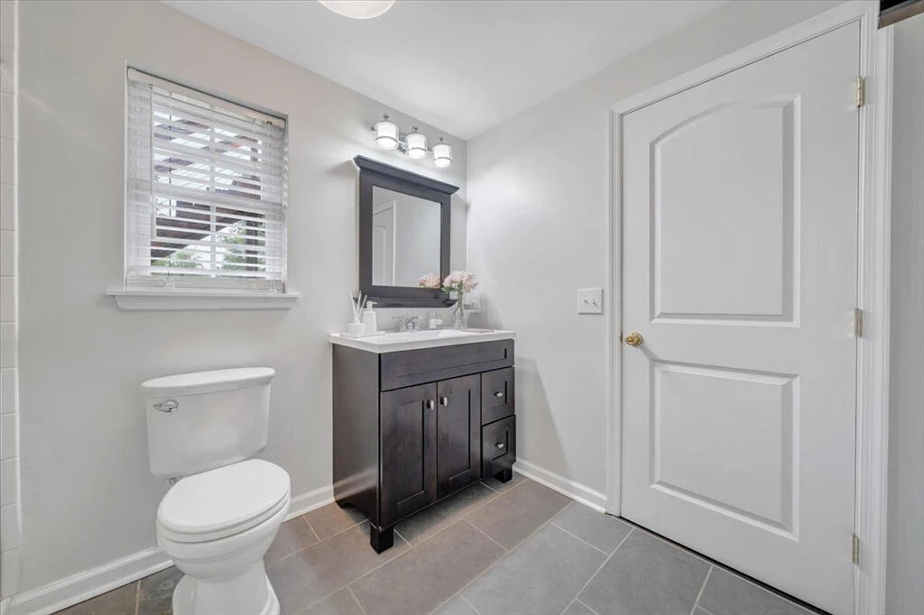 1138 Fallview DR - Photo 36