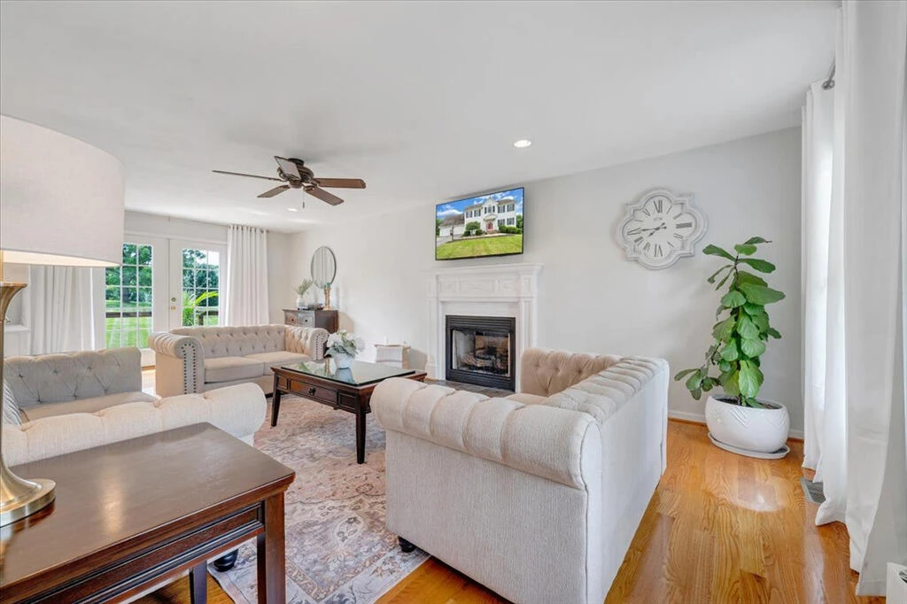 1138 Fallview DR - Photo 5