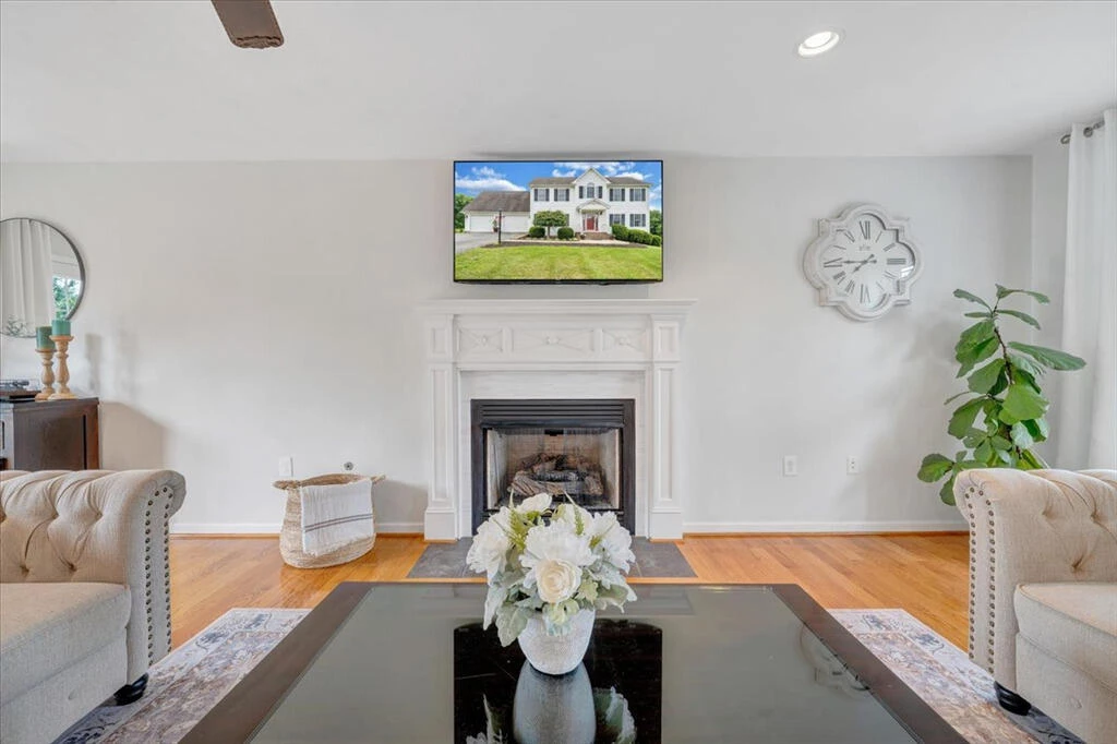 1138 Fallview DR - Photo 8