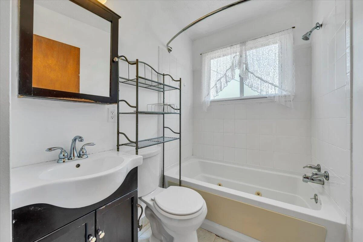 1331 Leon ST NW - Photo 14