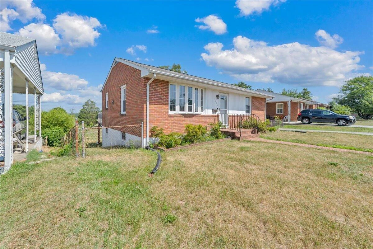 1331 Leon ST NW - Photo 34