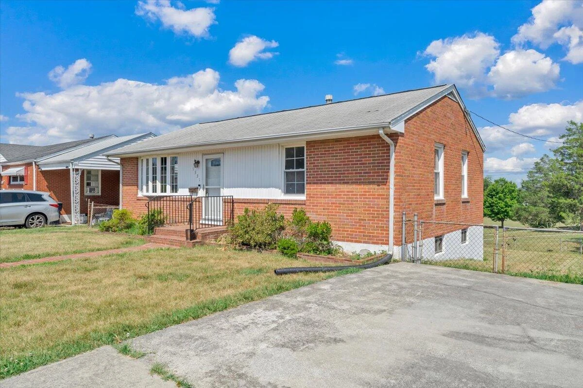 1331 Leon ST NW - Photo 36