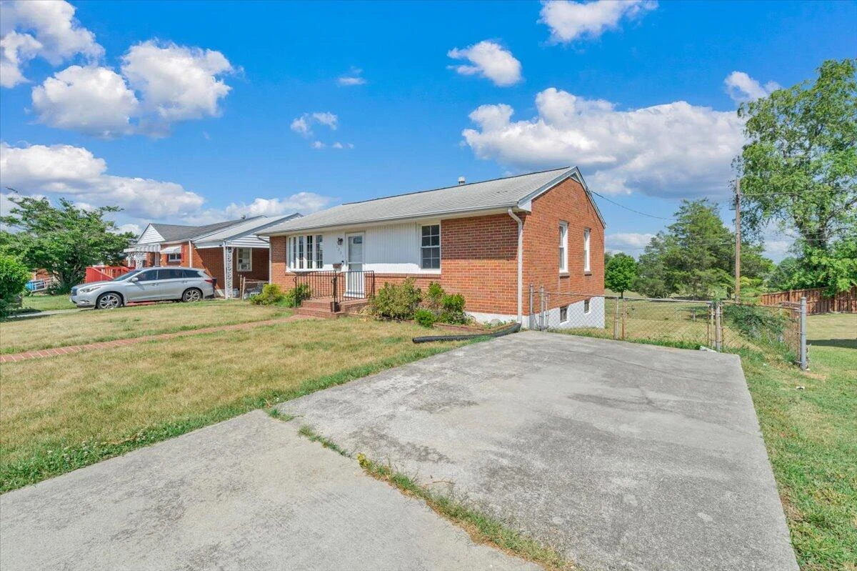 1331 Leon ST NW - Photo 37