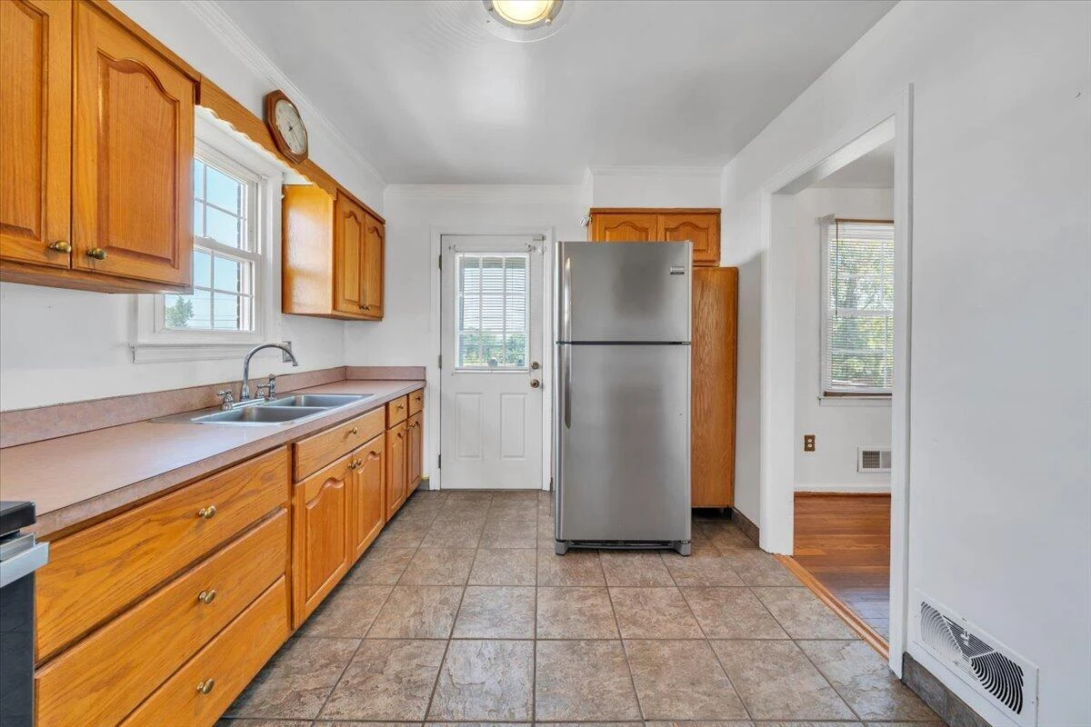 1331 Leon ST NW - Photo 6