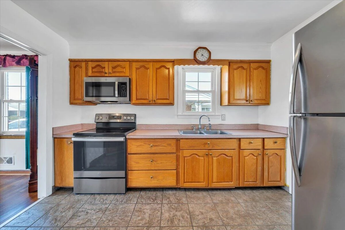 1331 Leon ST NW - Photo 8
