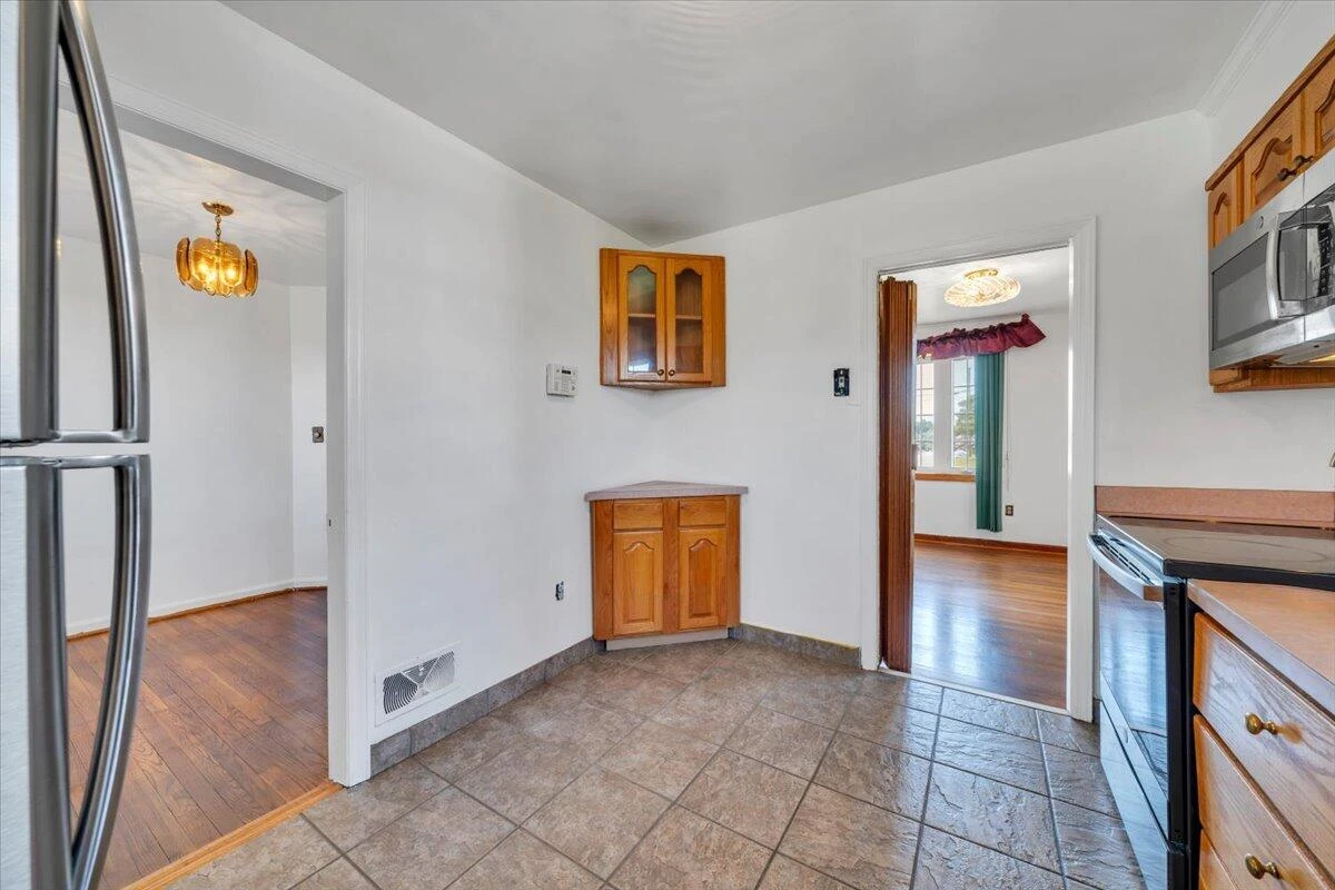 1331 Leon ST NW - Photo 9