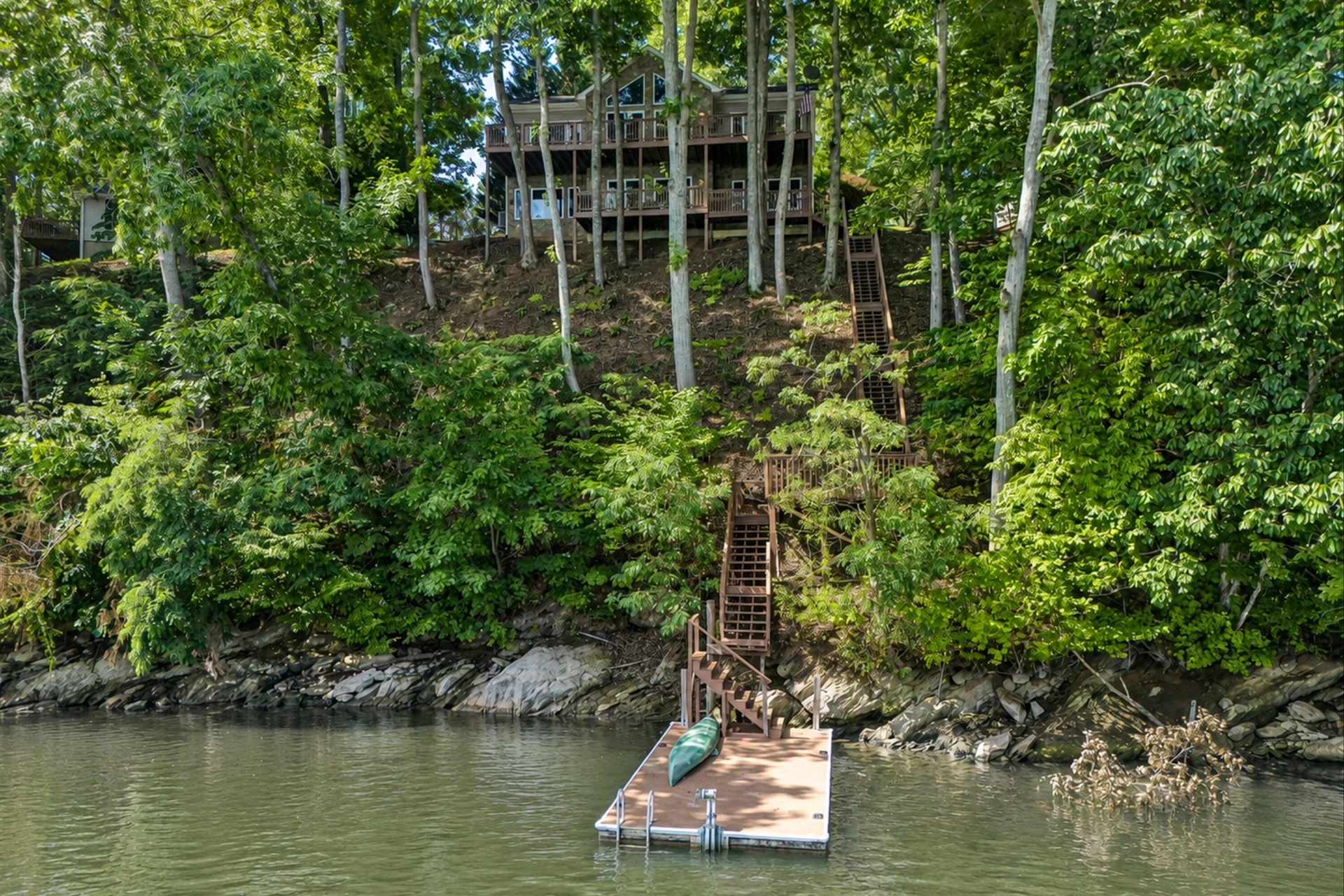 335 Lakecrest DR - Photo 3