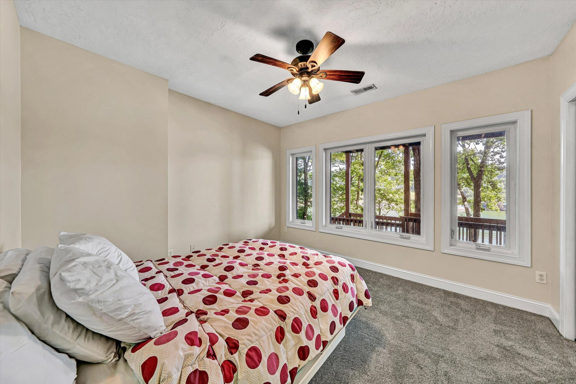 335 Lakecrest DR - Photo 36