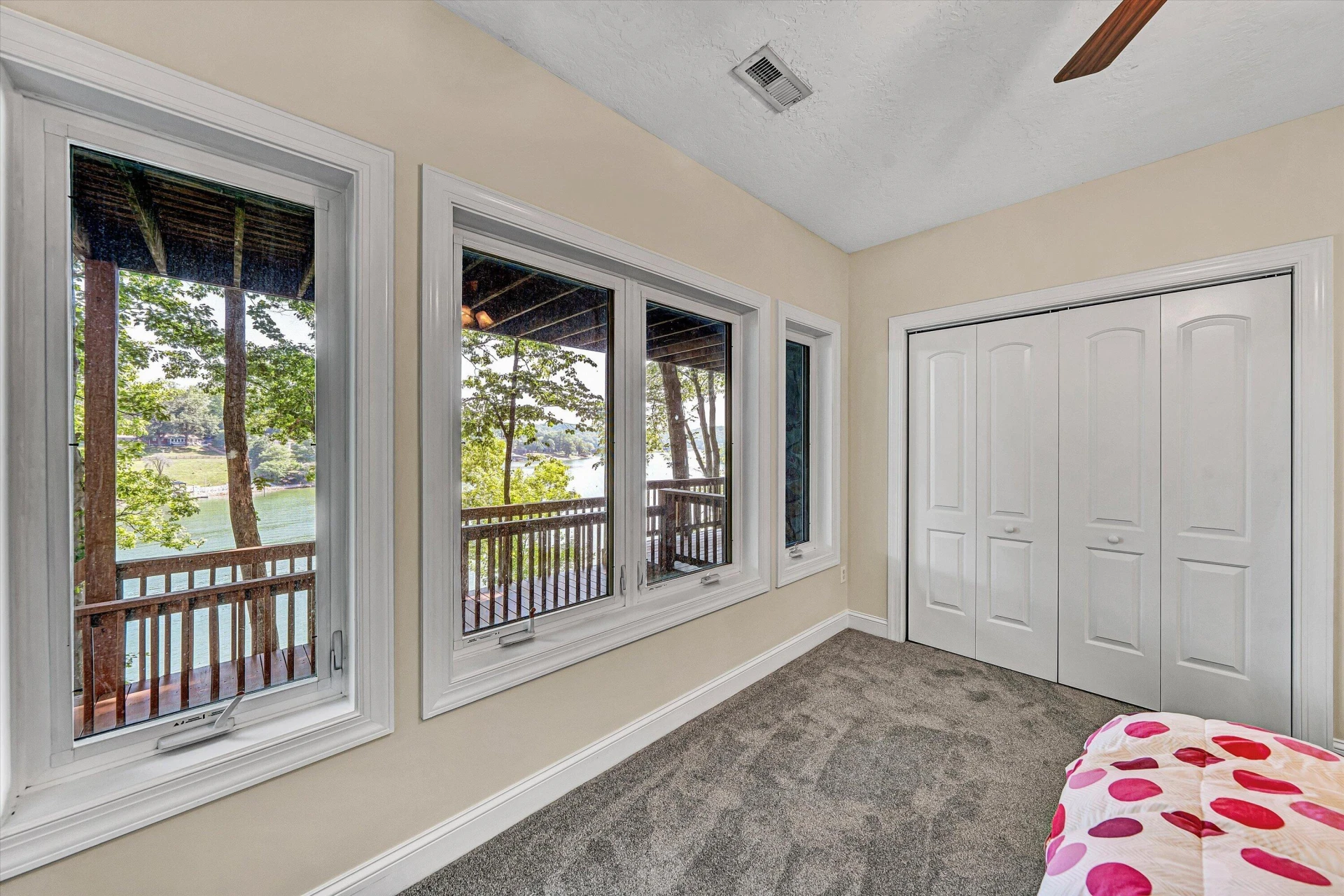 335 Lakecrest DR - Photo 37