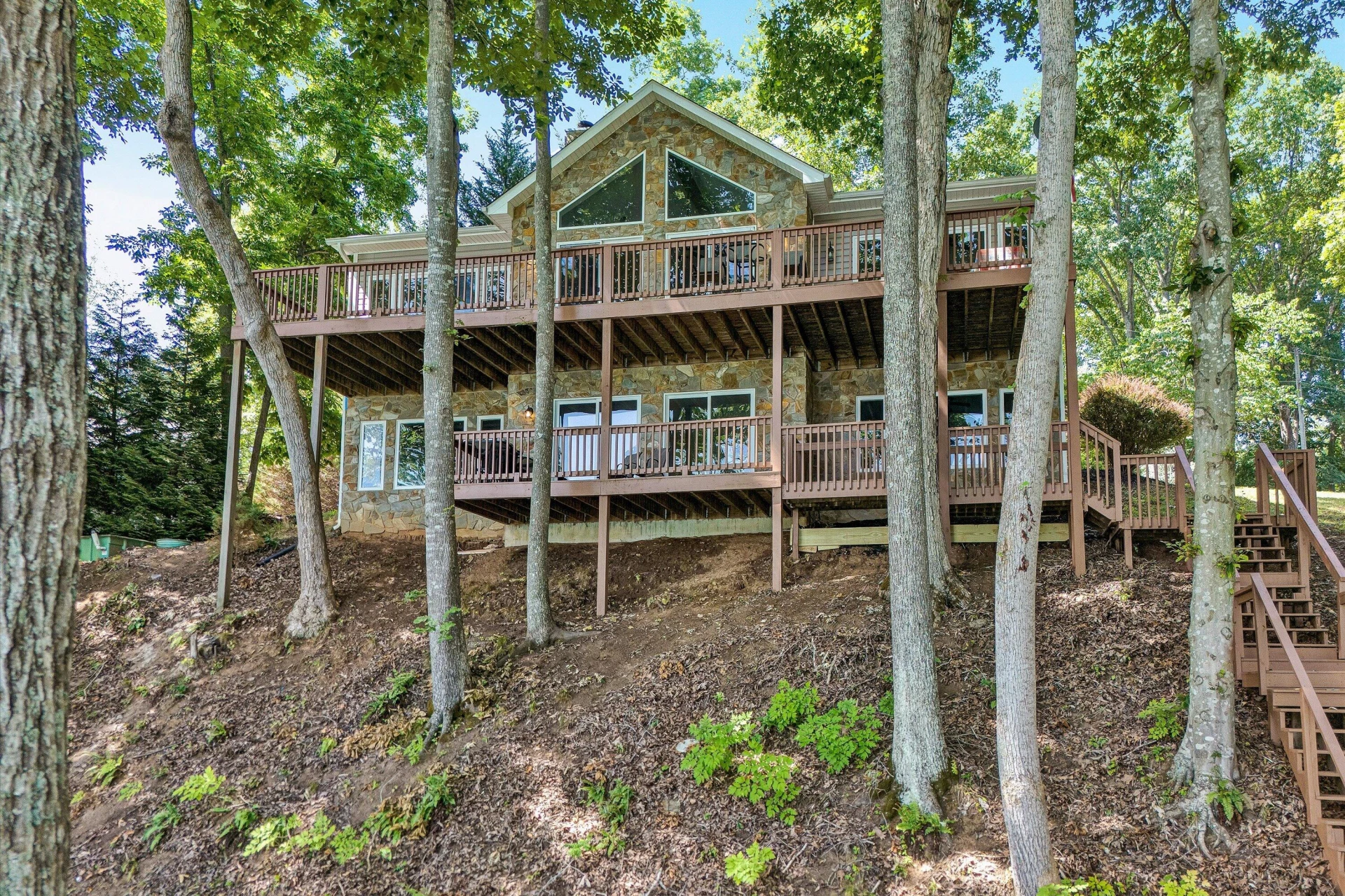 335 Lakecrest DR - Photo 4