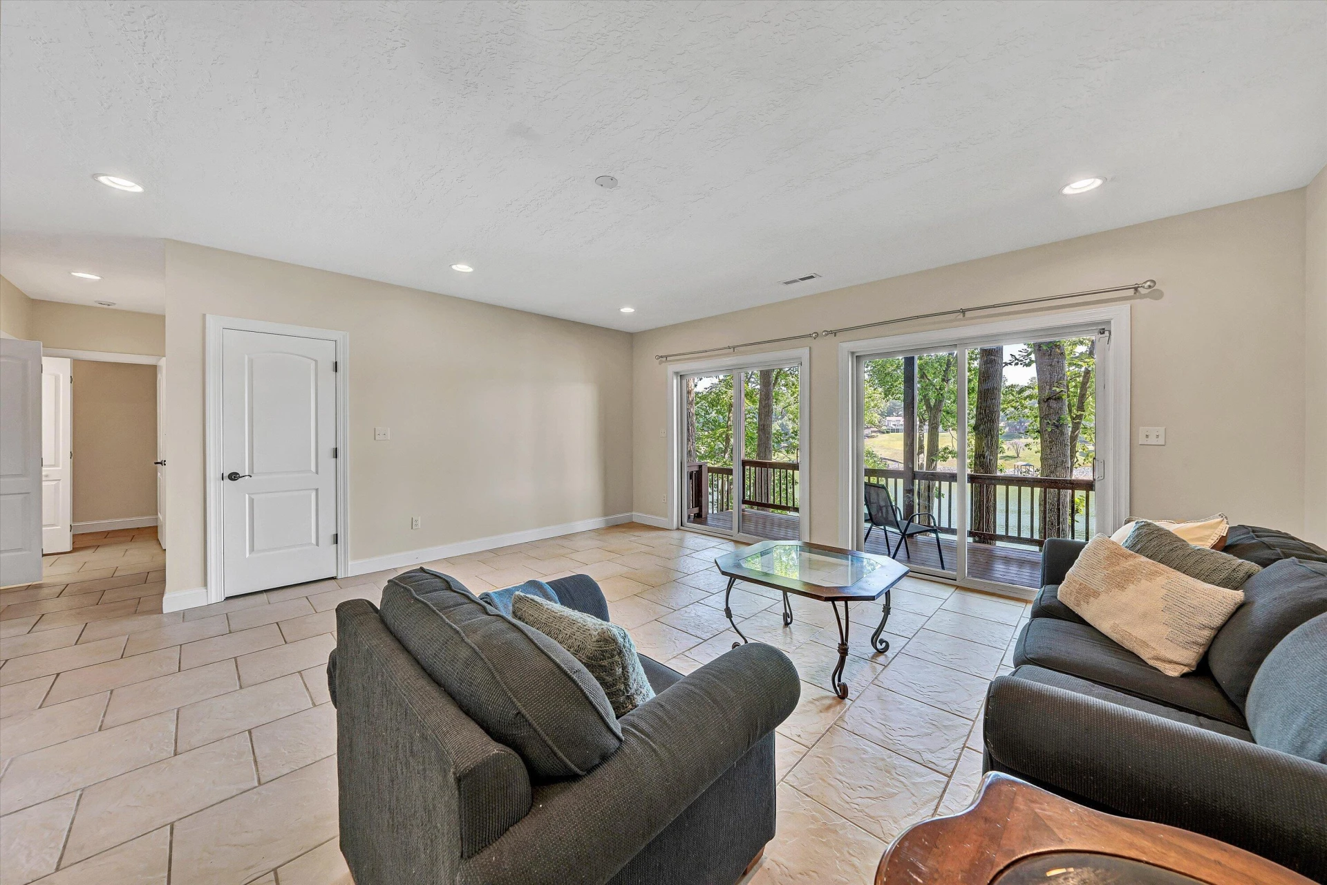 335 Lakecrest DR - Photo 40