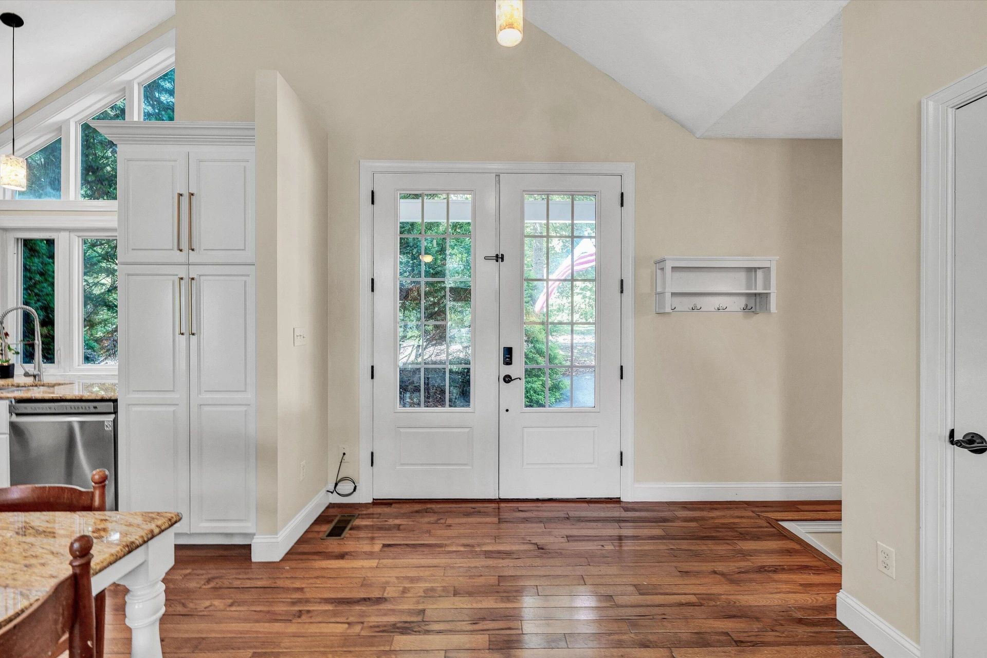 335 Lakecrest DR - Photo 9