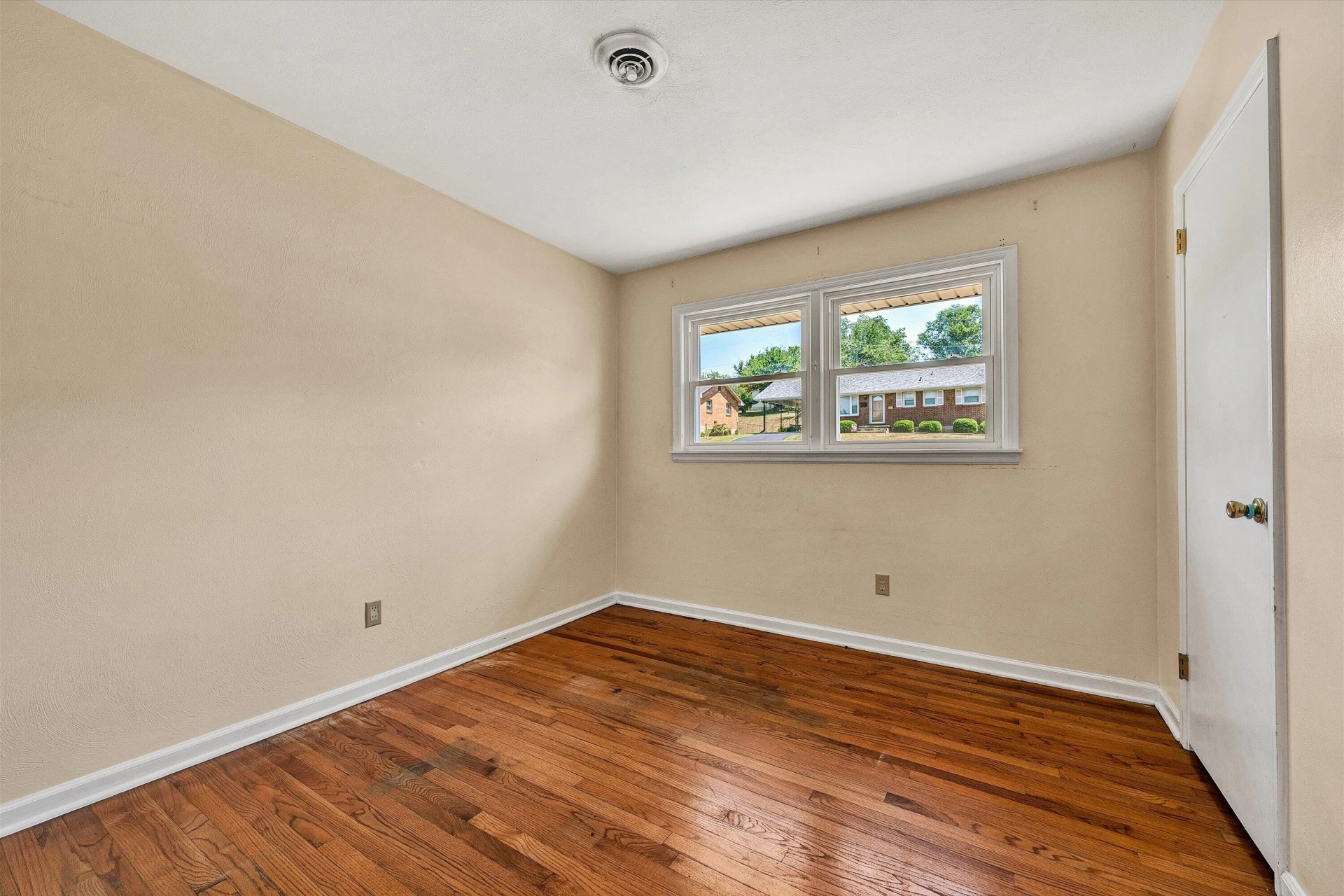 172 Tampa DR - Photo 10
