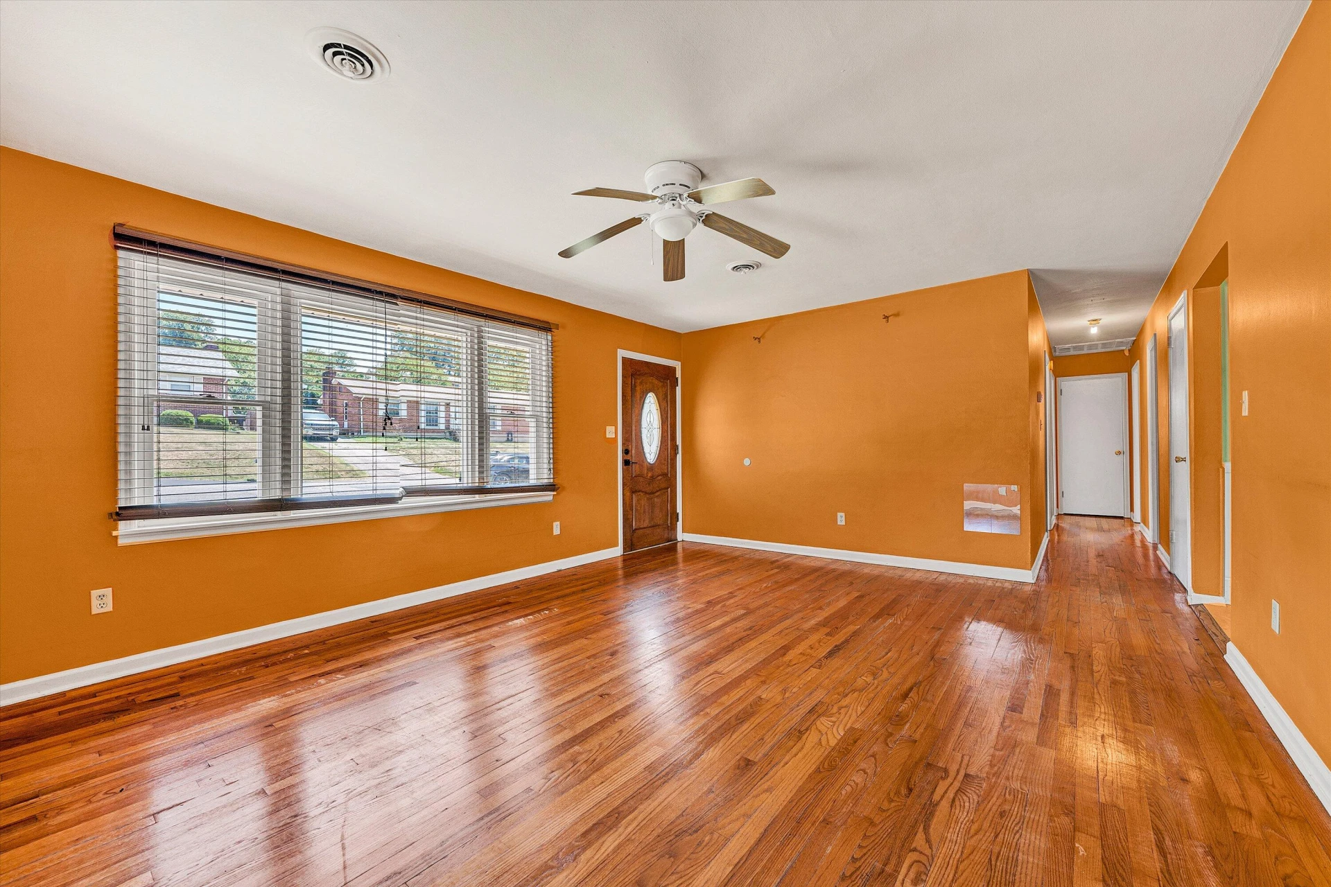 172 Tampa DR - Photo 4