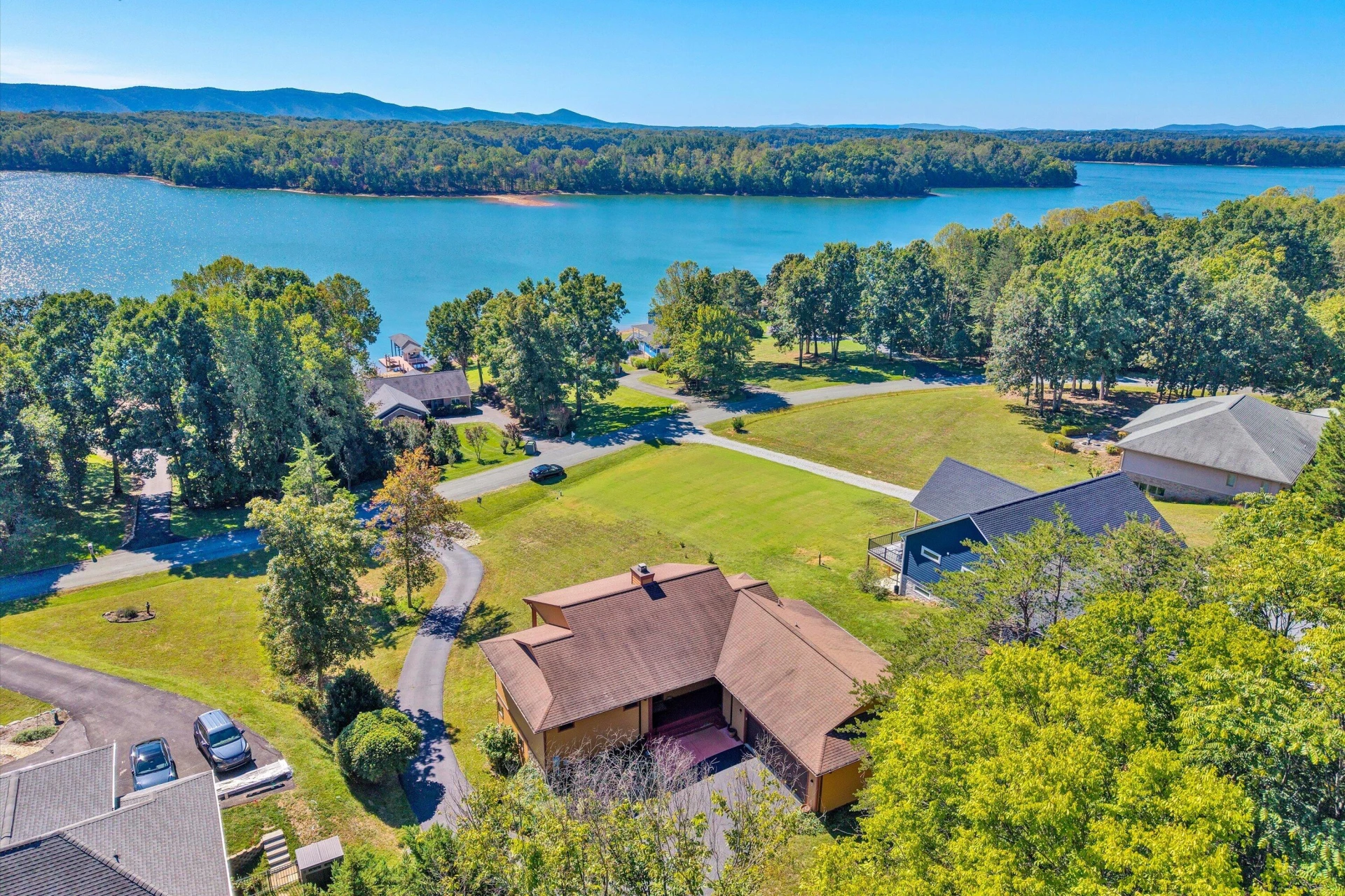 209 Park Shores CIR - Photo 2