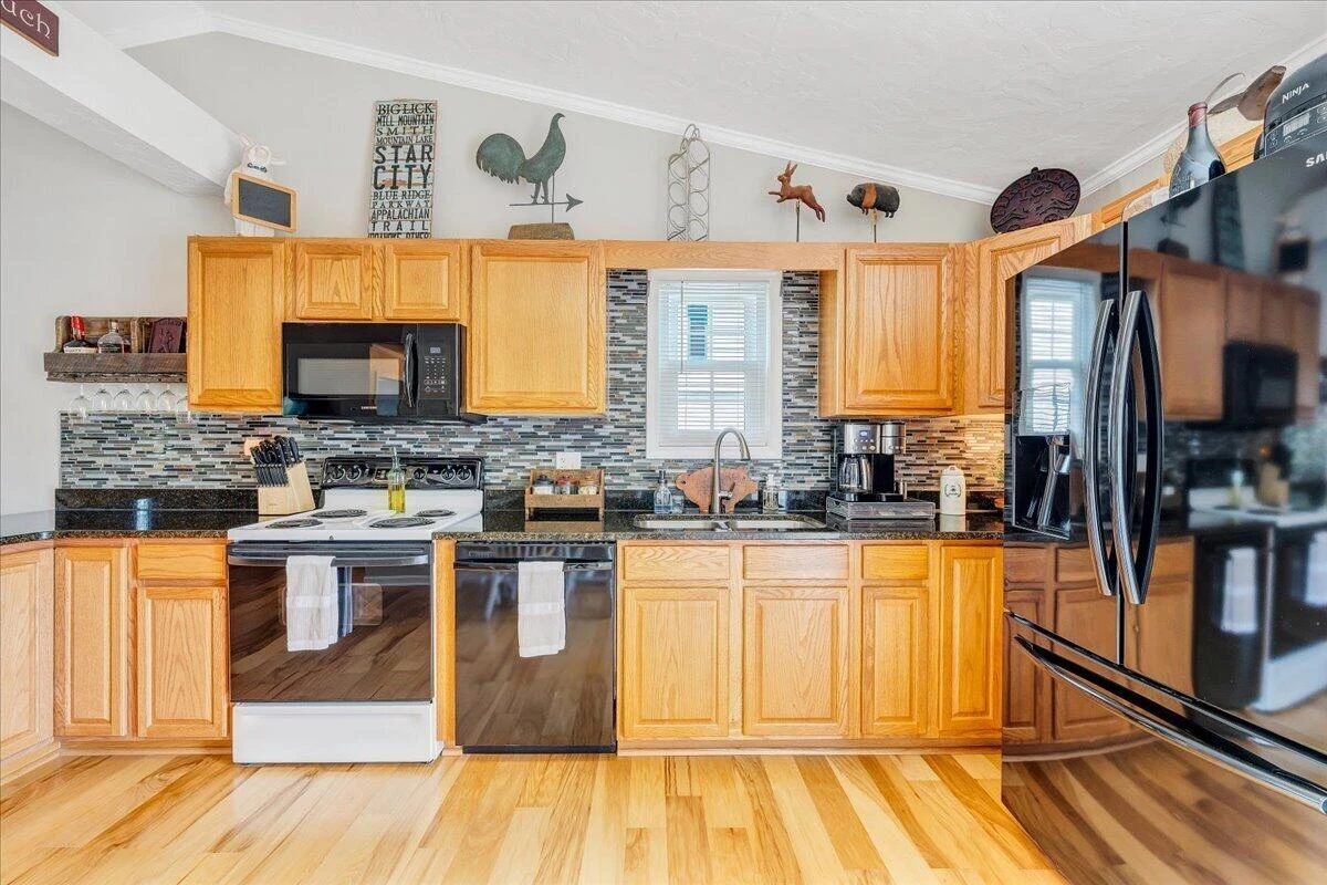 1533 Blanton AVE SE - Photo 10