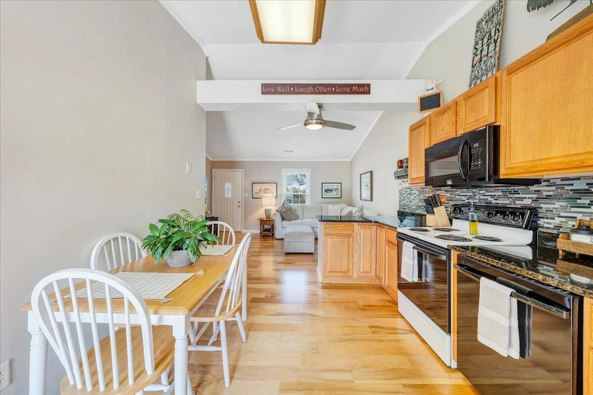 1533 Blanton AVE SE - Photo 15