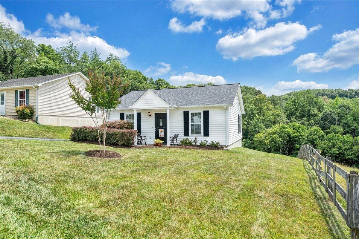 1533 Blanton AVE SE - Photo 28