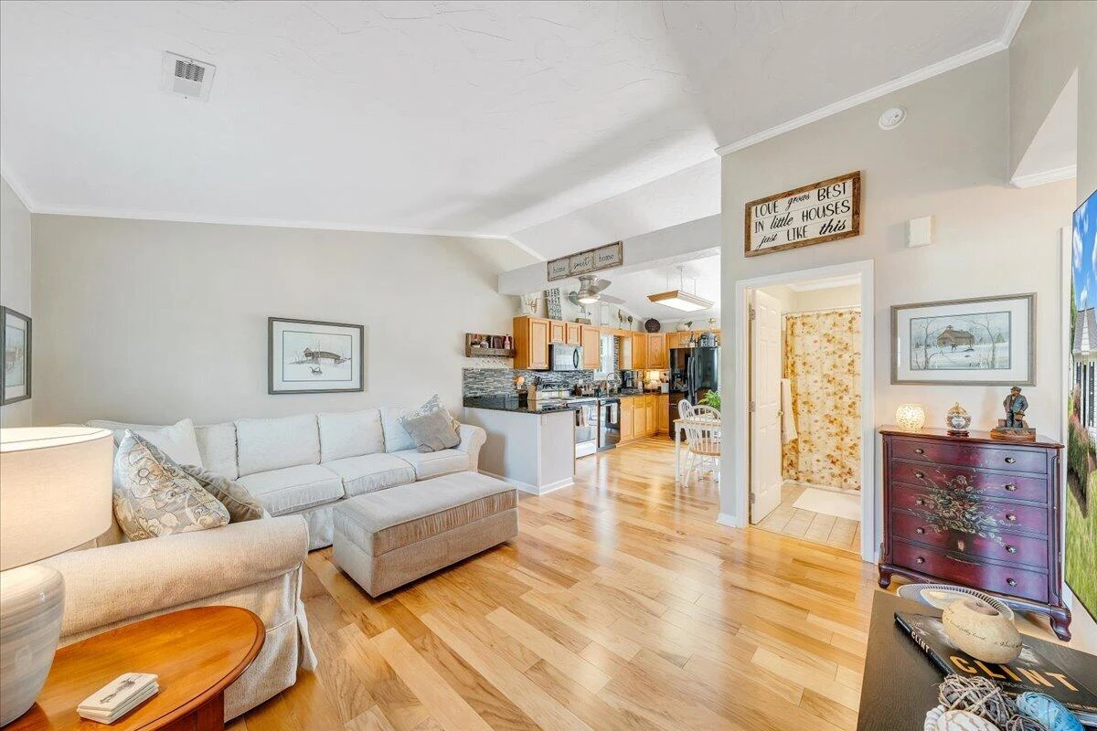1533 Blanton AVE SE - Photo 4