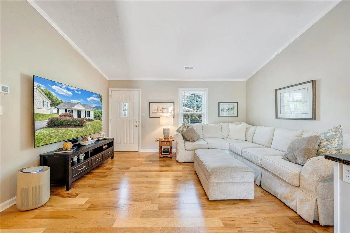 1533 Blanton AVE SE - Photo 6