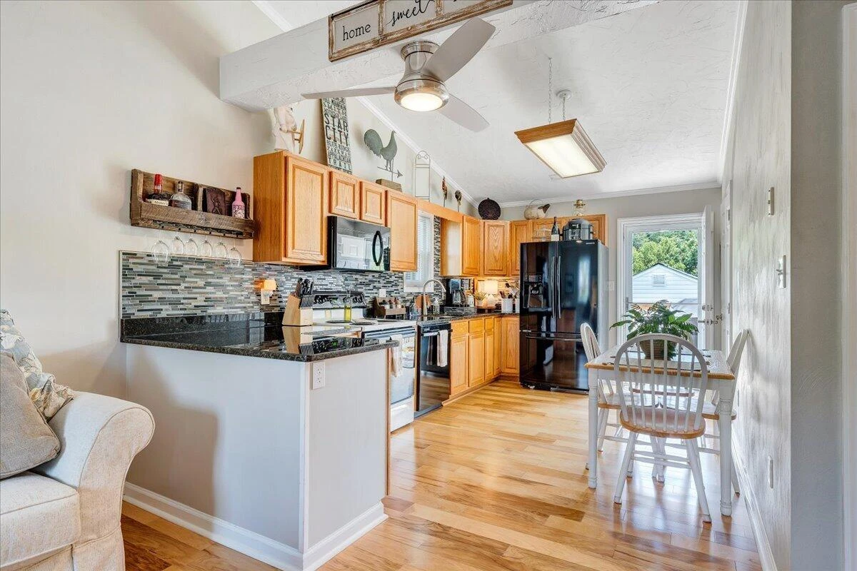 1533 Blanton AVE SE - Photo 8