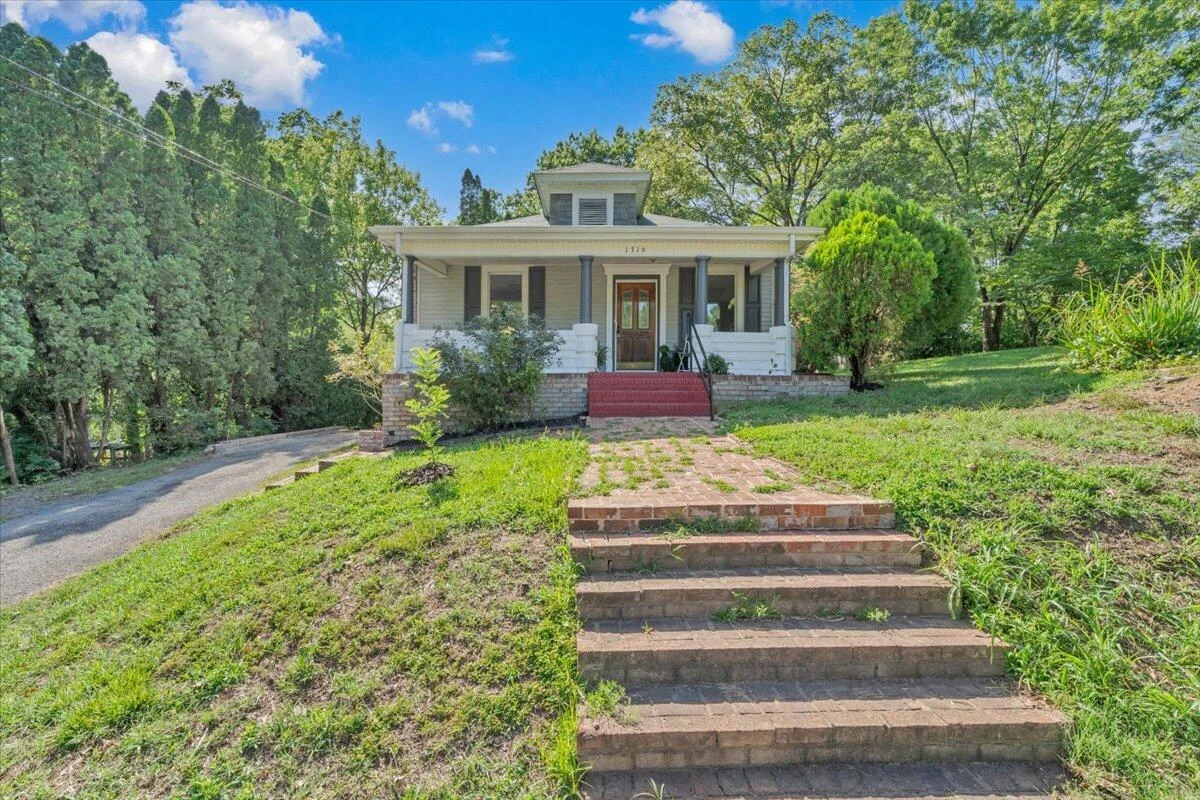 1316 North AVE NE