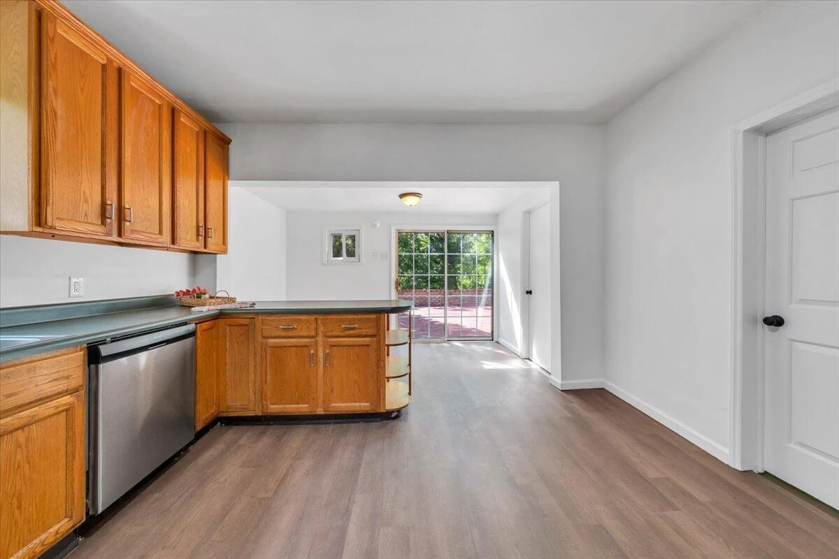 1316 North AVE NE - Photo 10