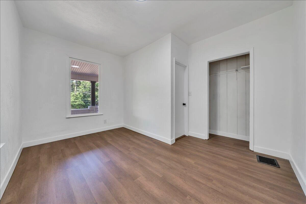 1316 North AVE NE - Photo 16