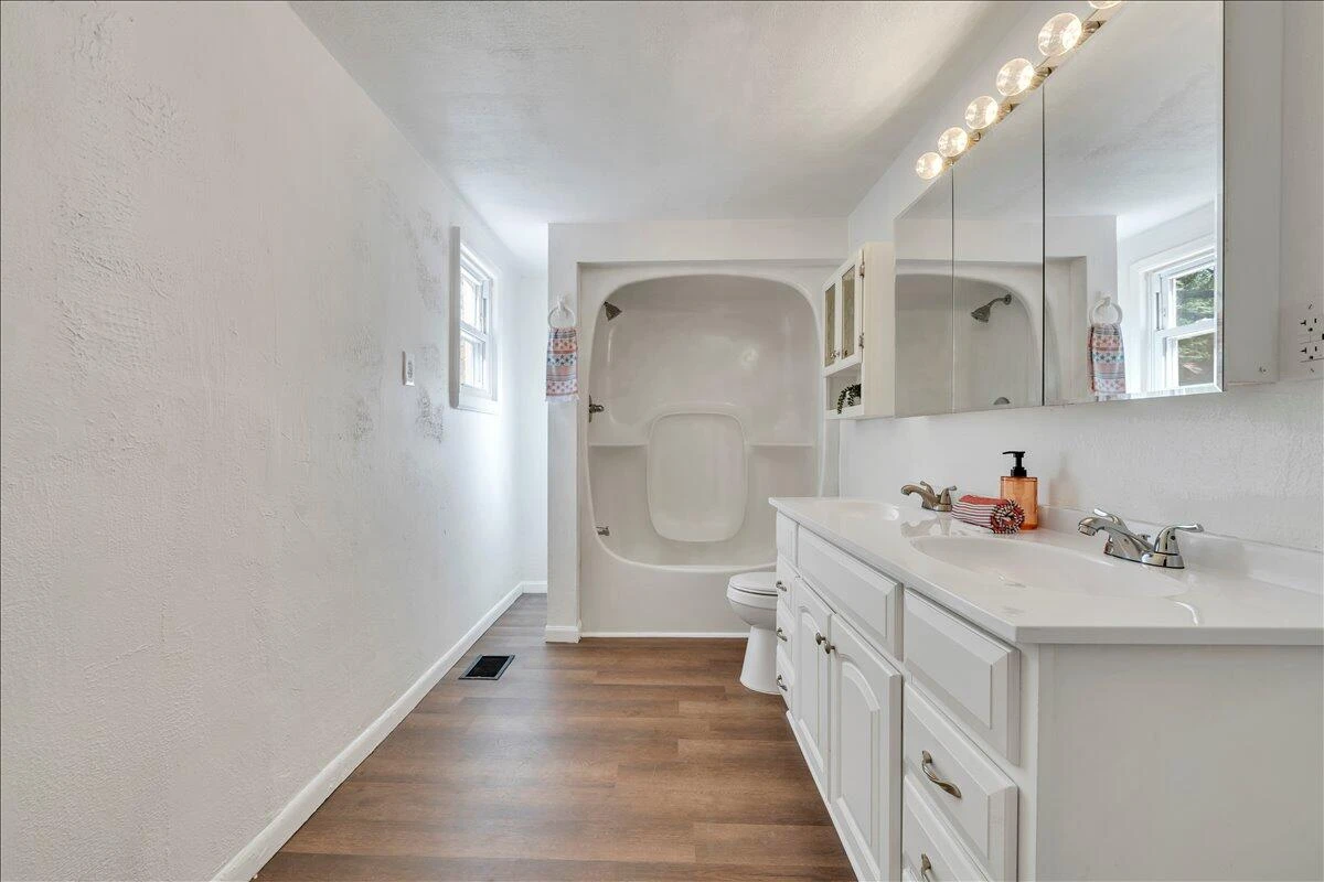1316 North AVE NE - Photo 19