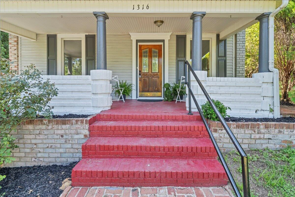 1316 North AVE NE - Photo 3