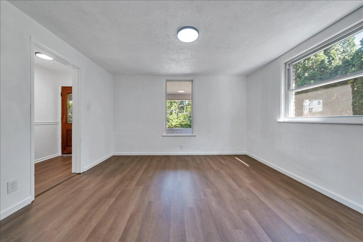 1316 North AVE NE - Photo 6