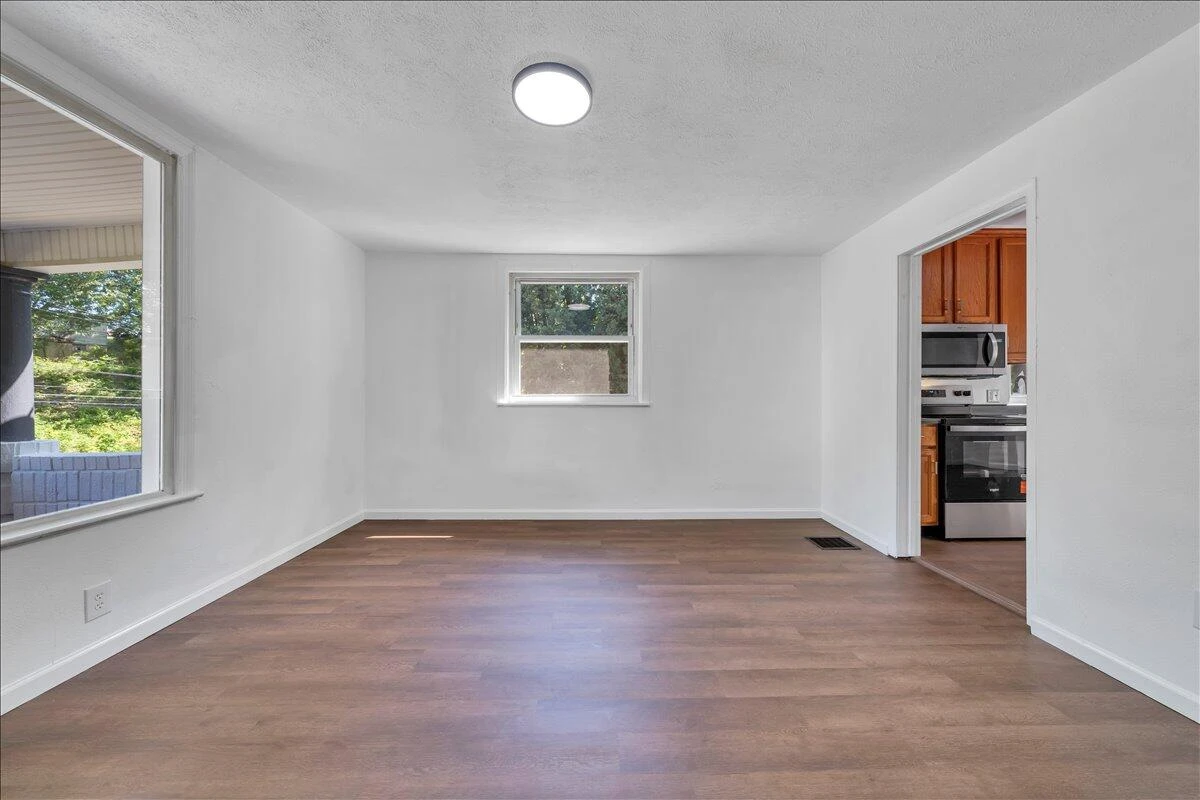 1316 North AVE NE - Photo 7
