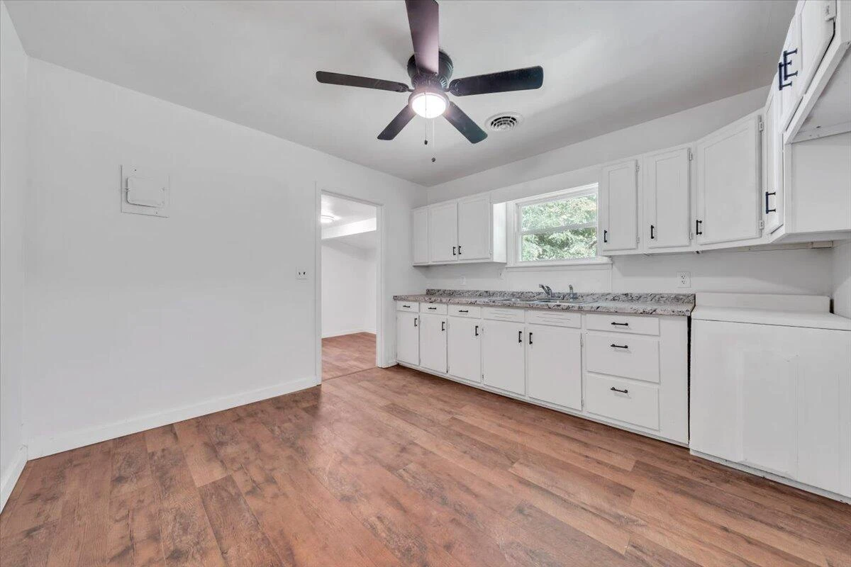 808 John Arthur RD - Photo 8