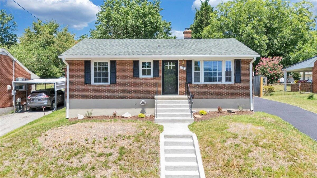 1745 Morwanda ST NW - Photo 3