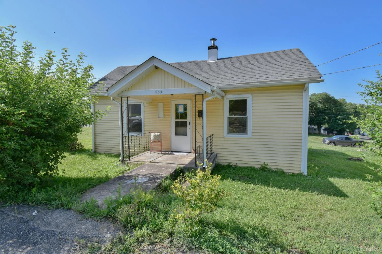 403 W King ST - Photo 2