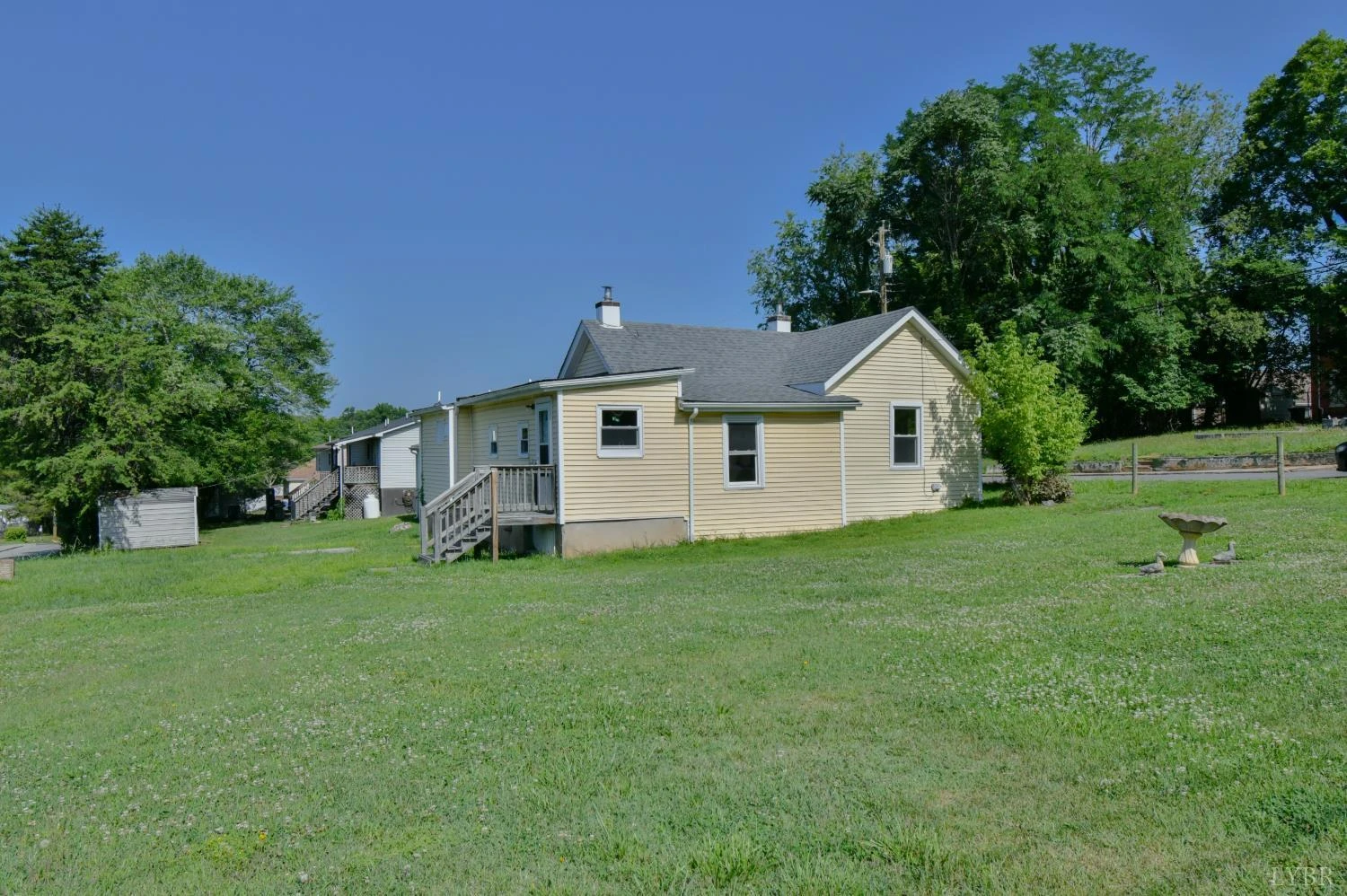 403 W King ST - Photo 16