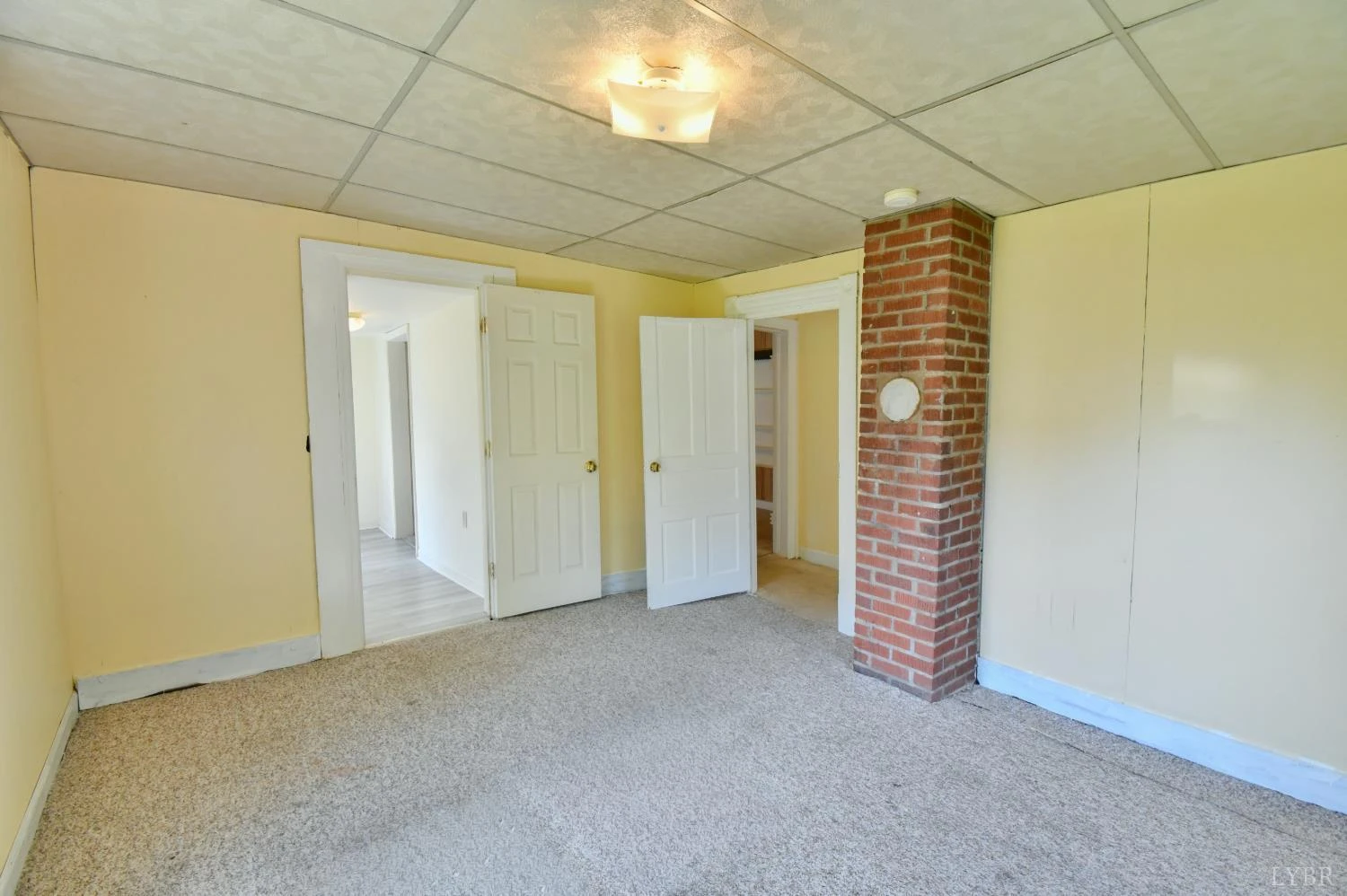 403 W King ST - Photo 3