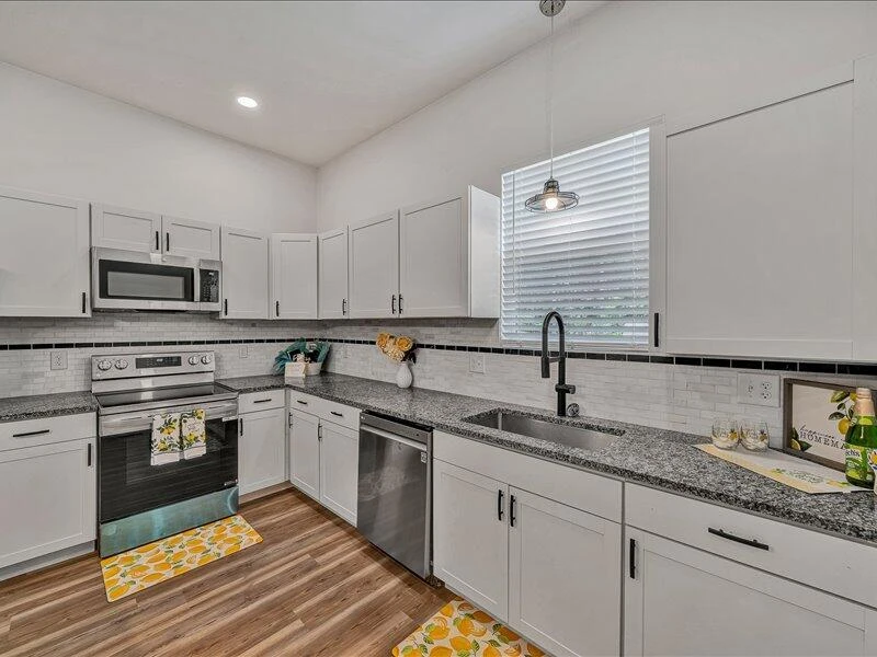 2332 Delaware AVE NW - Photo 10