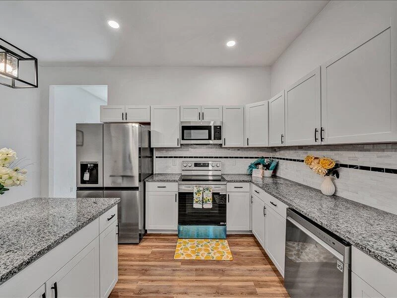 2332 Delaware AVE NW - Photo 11