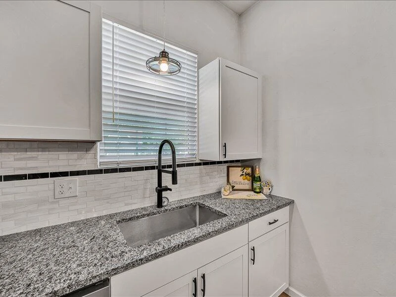 2332 Delaware AVE NW - Photo 12