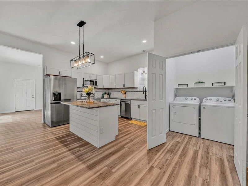 2332 Delaware AVE NW - Photo 13