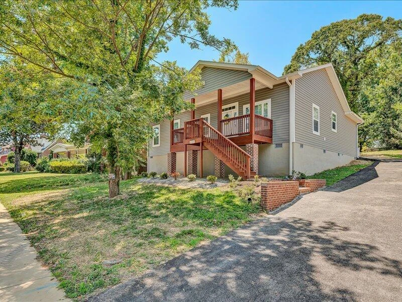 2332 Delaware AVE NW - Photo 2