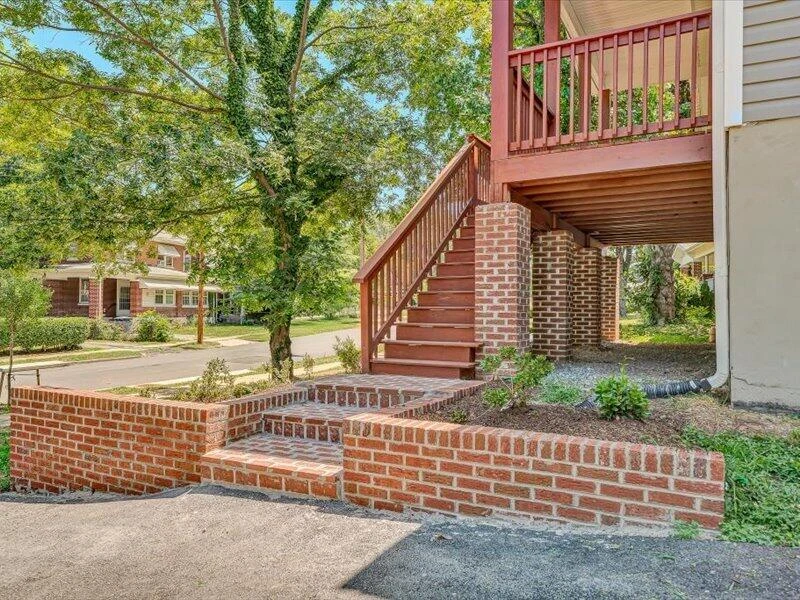 2332 Delaware AVE NW - Photo 3